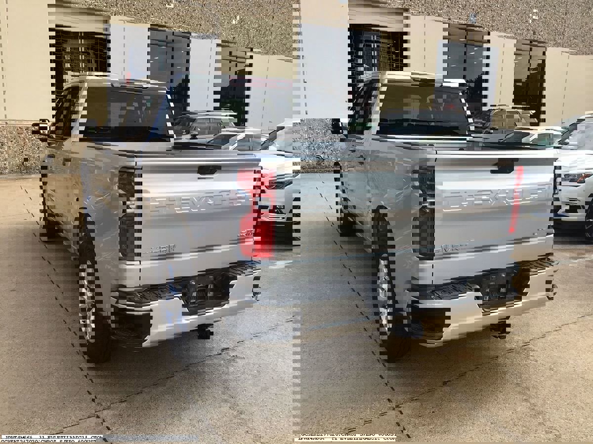 Used 2021 Chevrolet Silverado 1500 Custom w/ Safety Confidence Package RWD image 4