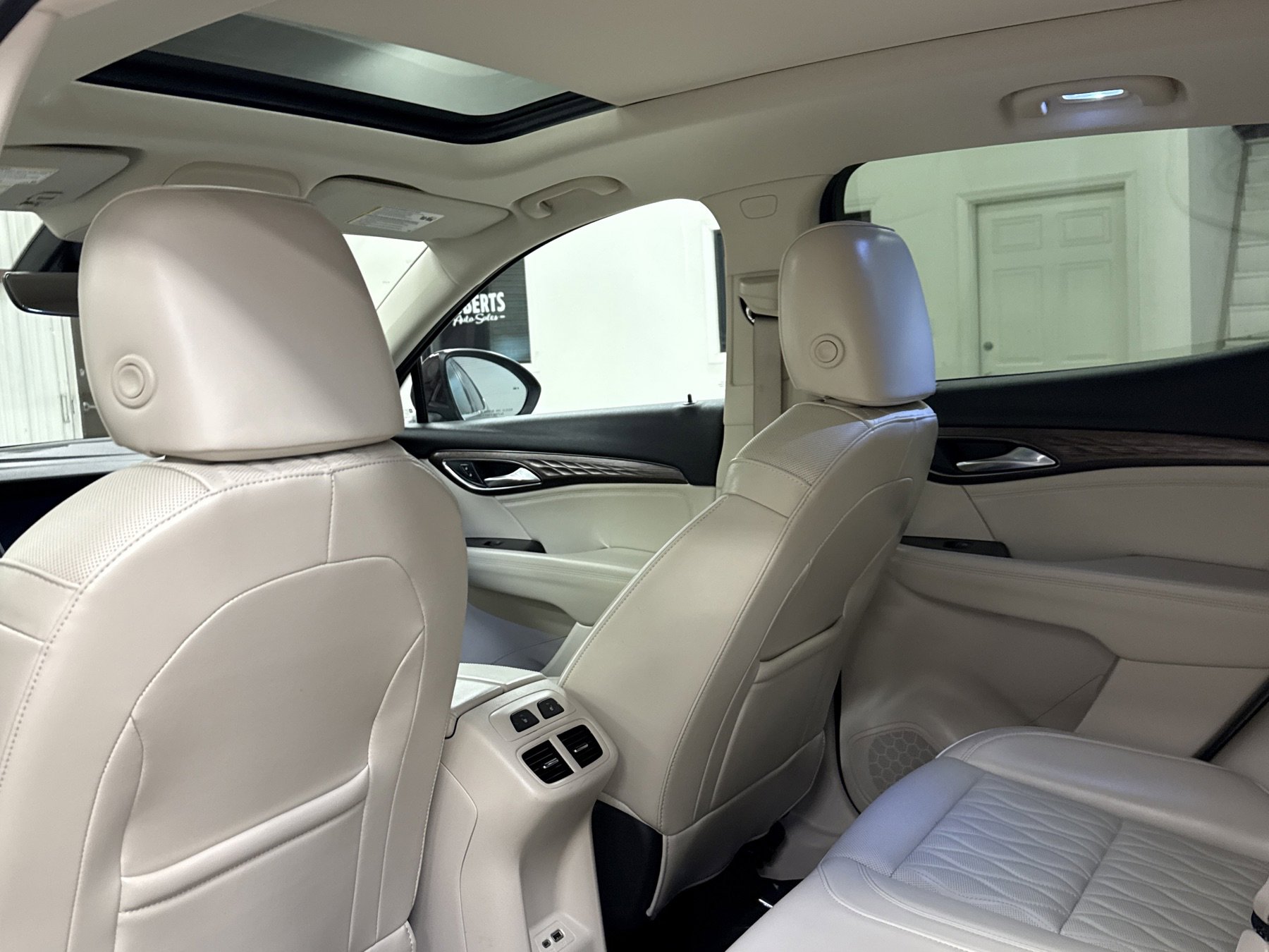 Used 2023 Buick Envision Avenir image 16