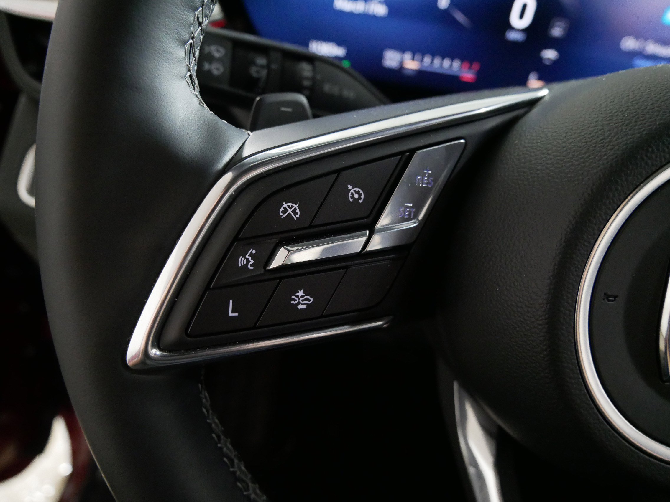 Used 2025 Buick Enclave Avenir w/ Trailering Package, 5000 lbs. image 27