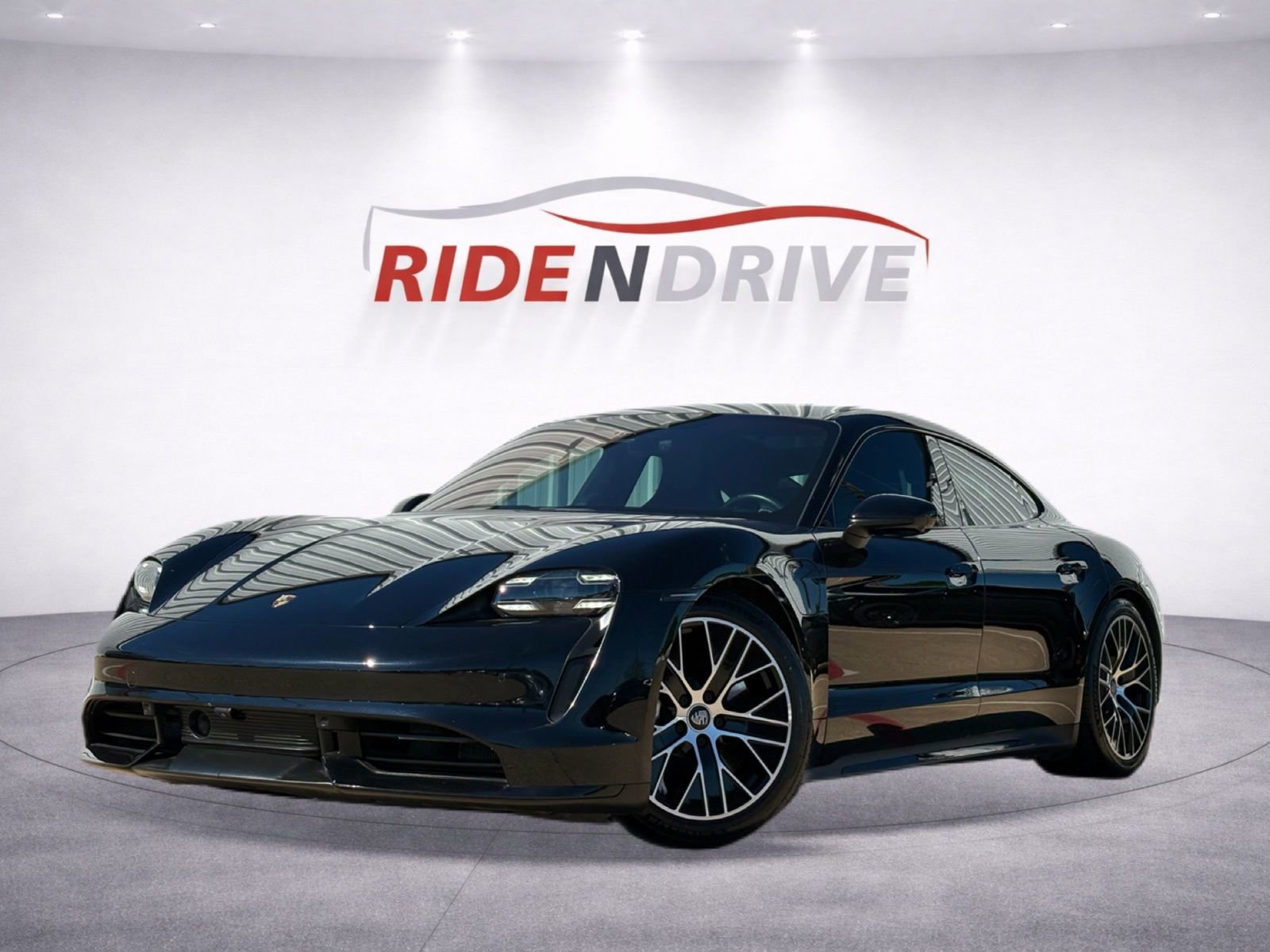 Used 2020 Porsche Taycan Turbo image 1