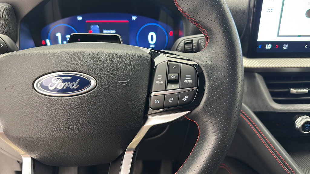Used 2025 Ford Explorer ST-Line w/ ST-Line Street Pack AWD/4WD image 19