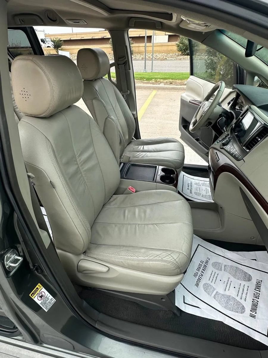 Used 2011 Toyota Sienna XLE w/ XLE Navigation Pkg FWD image 11
