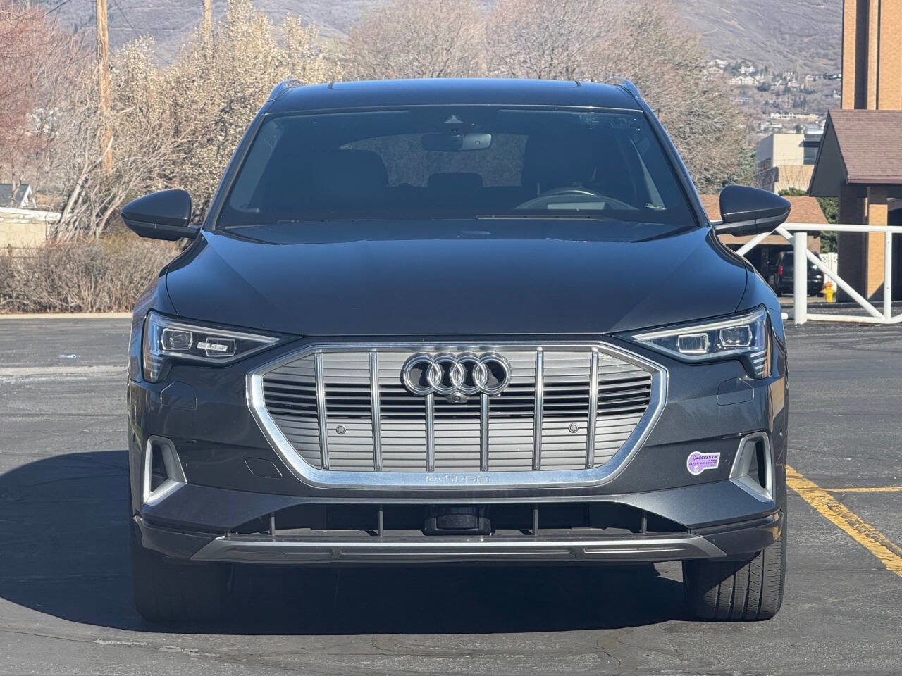 Used 2019 Audi e-tron Prestige w/ Prestige Package AWD/4WD image 2