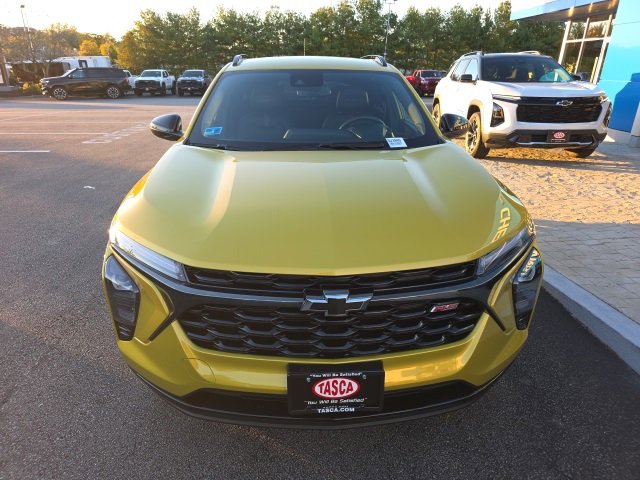 Used 2024 Chevrolet Trax RS w/ Driver Confidence Package image 2