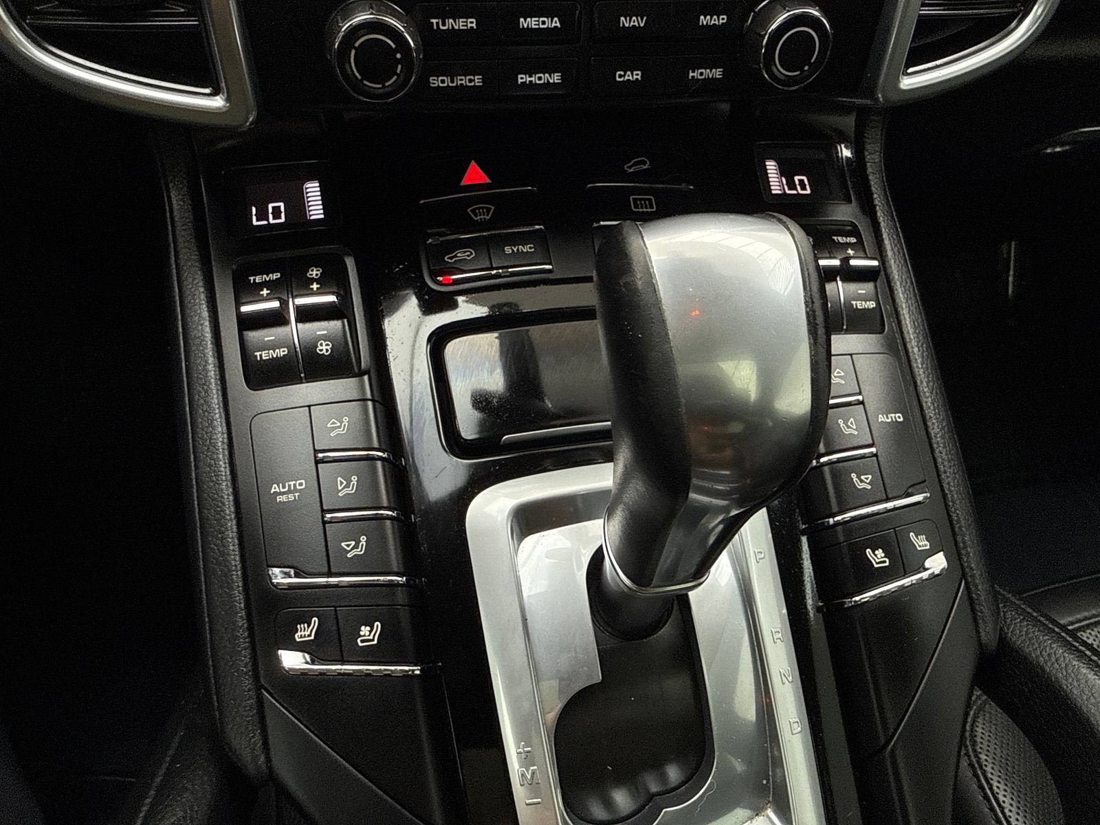 Used 2018 Porsche Cayenne Platinum Edition AWD/4WD image 29
