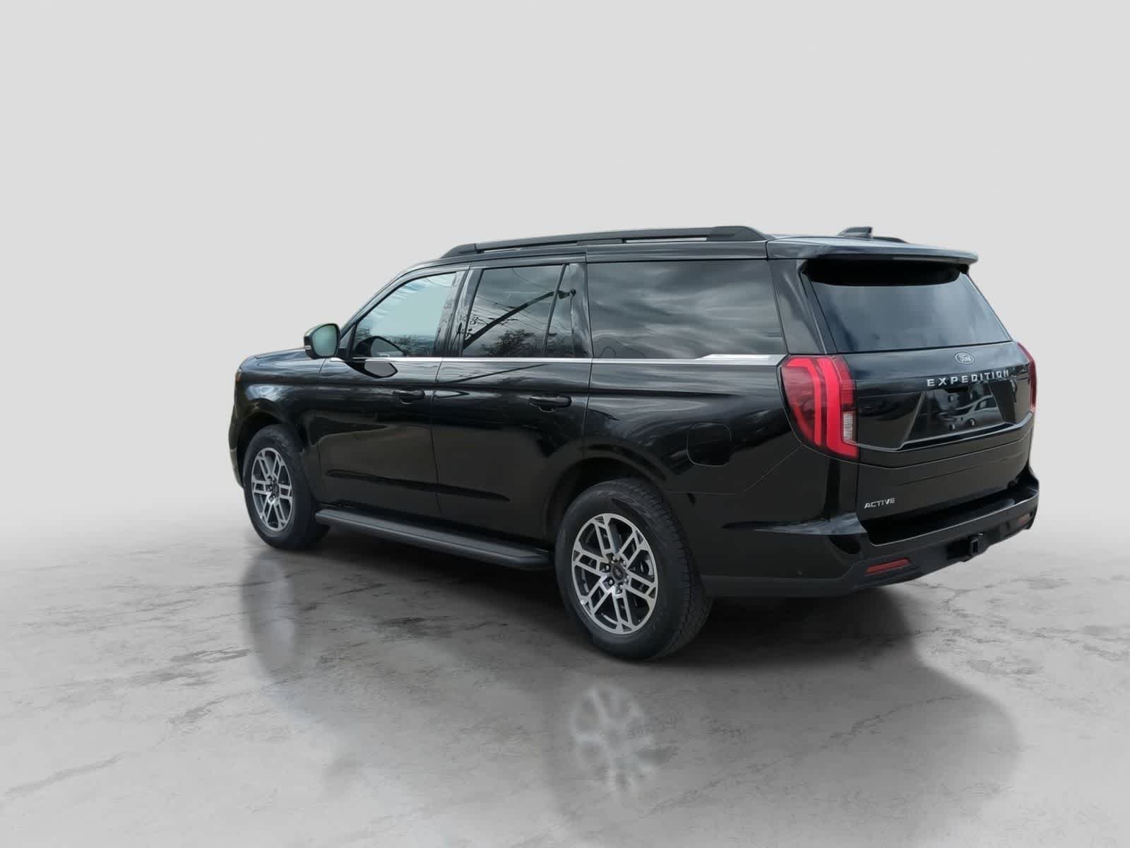 Used 2025 Ford Expedition Active AWD/4WD image 6