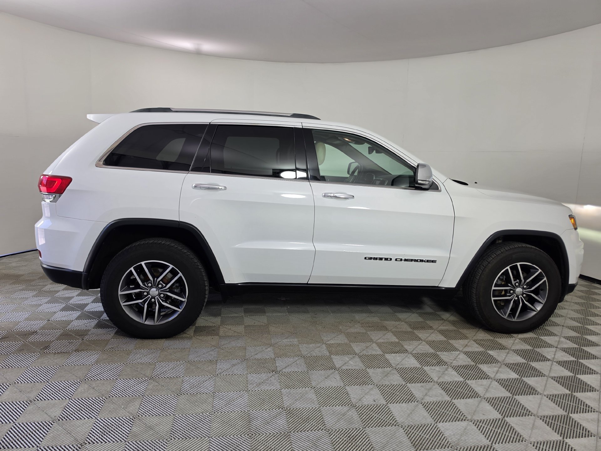 Used 2018 Jeep Grand Cherokee Limited w/ Luxury Group II AWD/4WD image 8