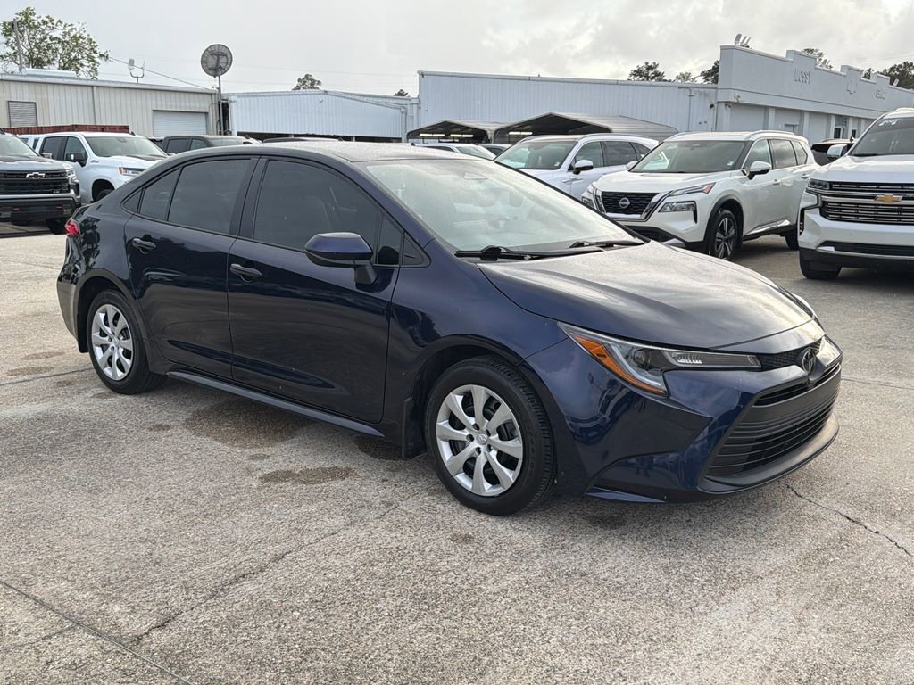 Used 2025 Toyota Corolla LE image 10