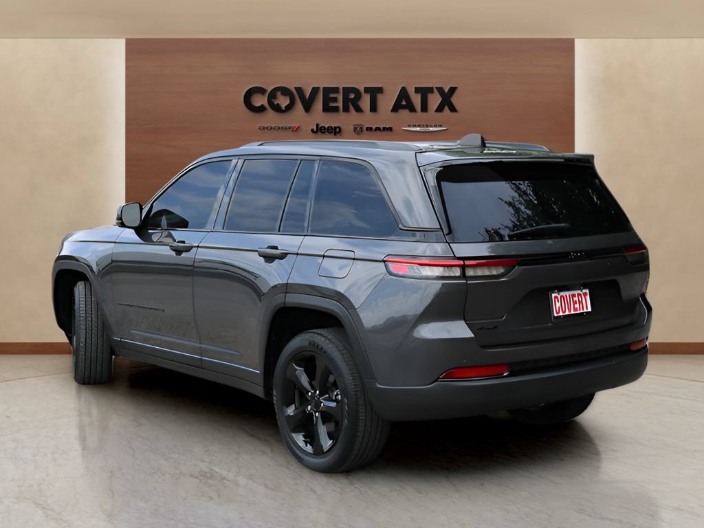 Used 2023 Jeep Grand Cherokee Altitude AWD/4WD image 3