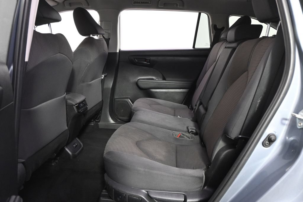 Used 2021 Toyota Highlander LE AWD/4WD image 21