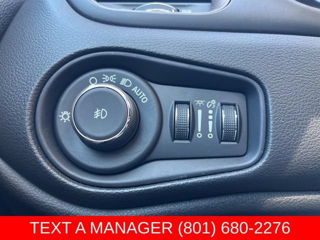 Used 2023 Jeep Renegade Latitude w/ Sun/Sound Group AWD/4WD image 23