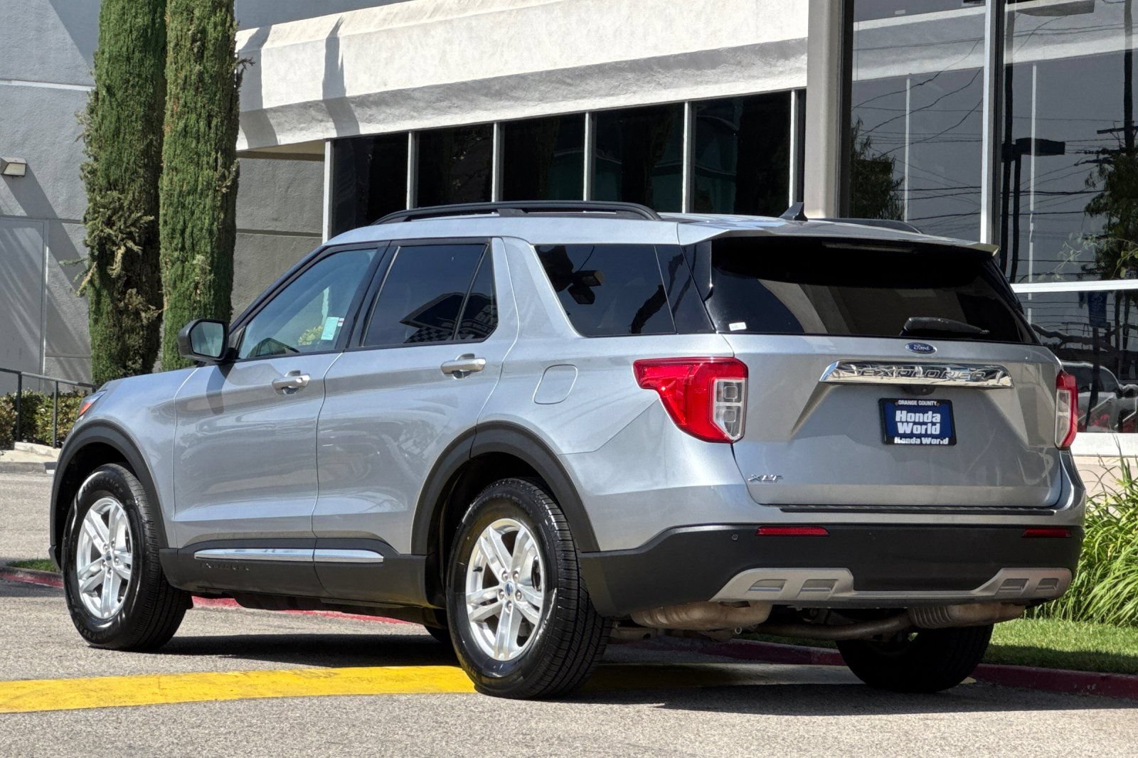 Used 2023 Ford Explorer XLT w/ Equipment Group 202A RWD image 6