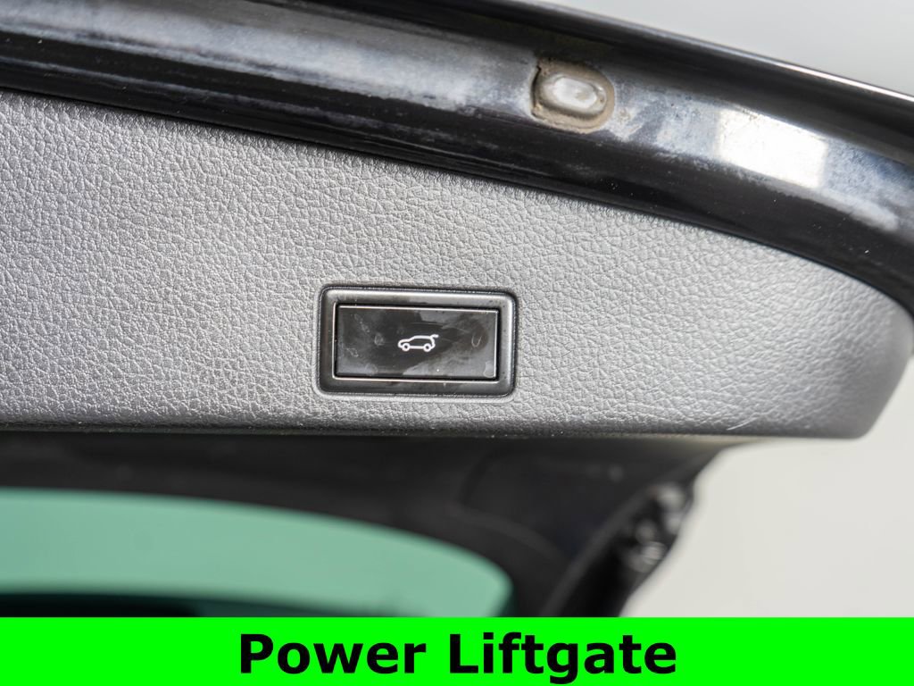 Used 2017 Volkswagen Touareg Executive image 31