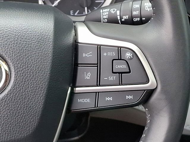 Used 2023 Toyota Highlander XLE image 31