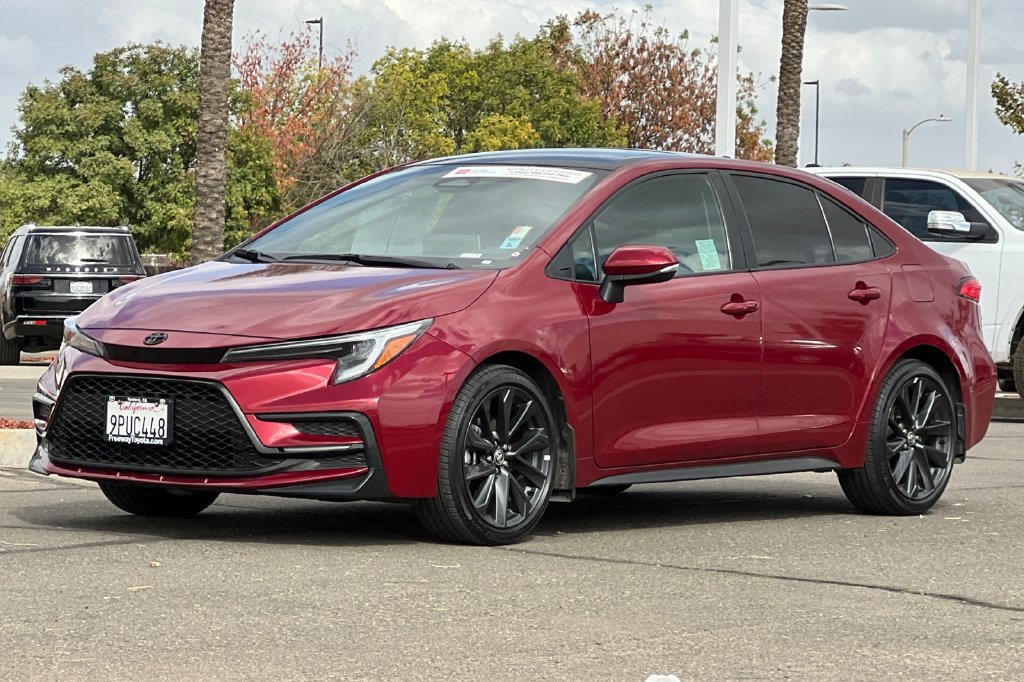 Certified 2025 Toyota Corolla SE w/ SE Premium Package FWD image 10