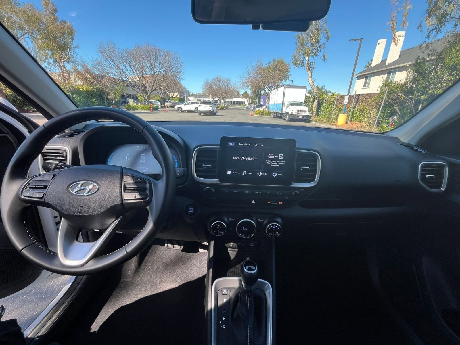 Used 2025 Hyundai Venue SEL image 33