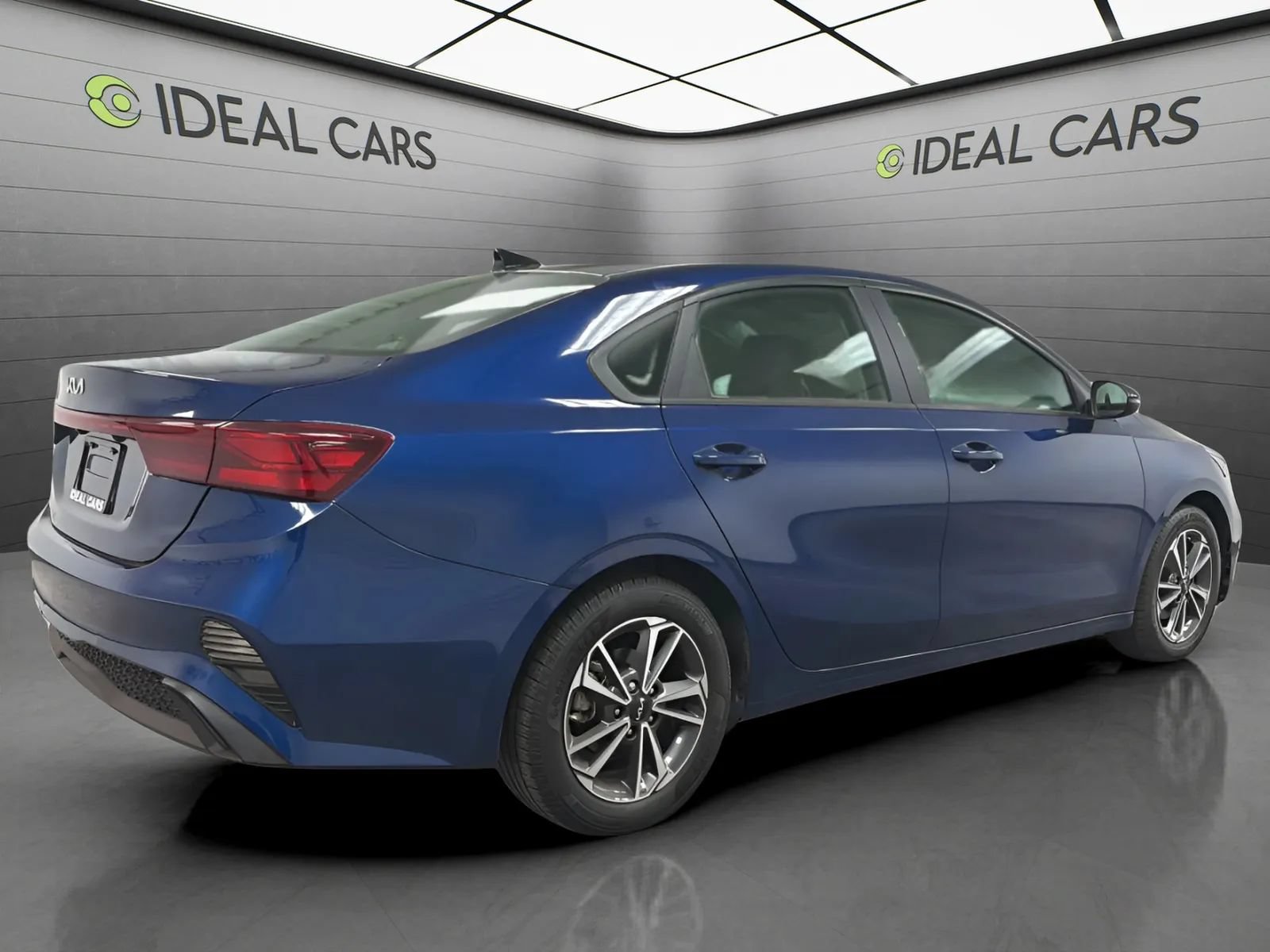 Used 2024 Kia Forte LXS w/ LXS Technology Package FWD image 5
