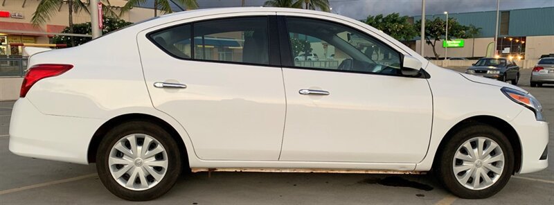 Used 2018 Nissan Versa SV FWD image 5