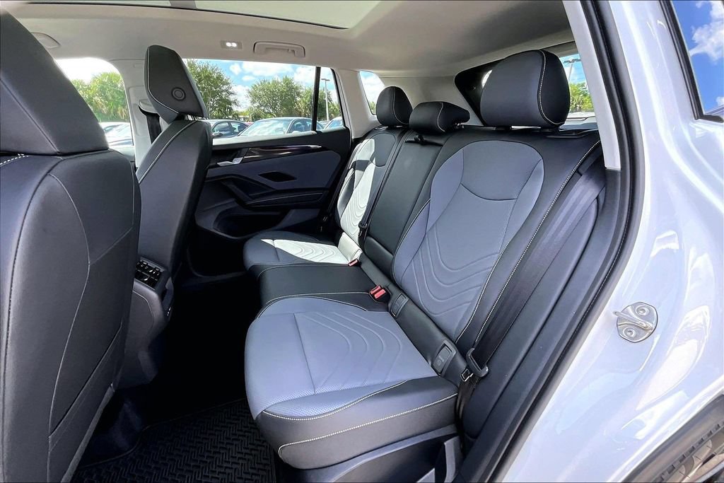Certified 2026 Volkswagen Tiguan SE w/ Panoramic Sunroof Package FWD image 17
