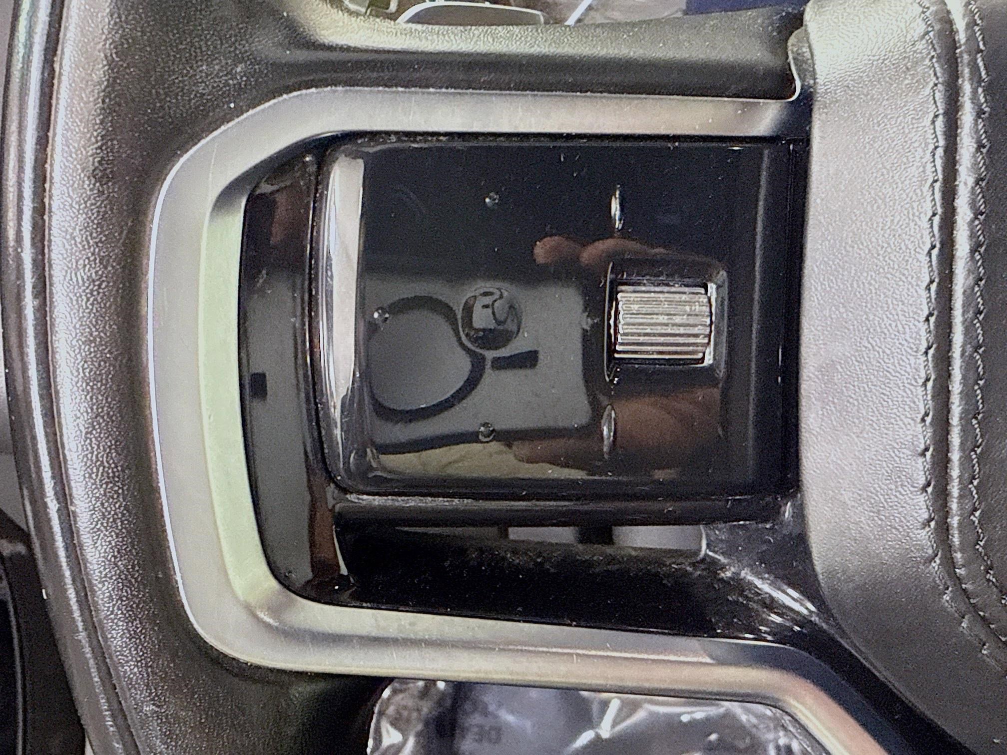 Used 2022 Land Rover Range Rover Velar S image 14