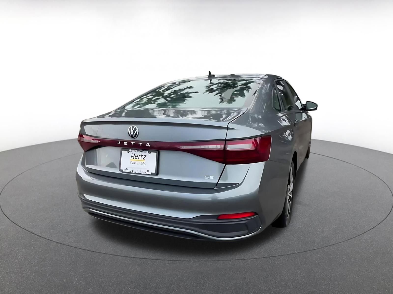 Used 2025 Volkswagen Jetta SE image 16