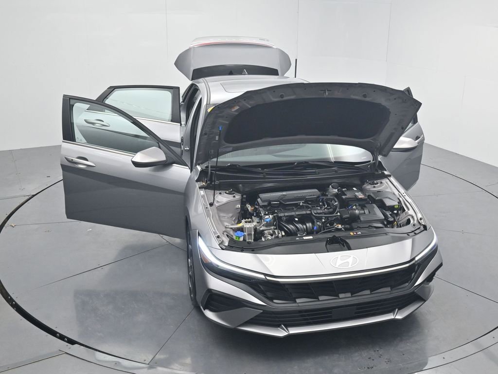 Used 2025 Hyundai Elantra SEL image 55