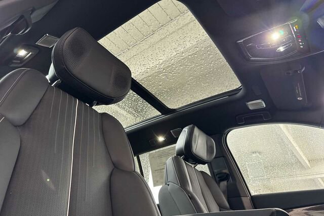 New 2026 Cadillac Vistiq Sport w/ LPO, Floor Liner Package AWD/4WD image 18