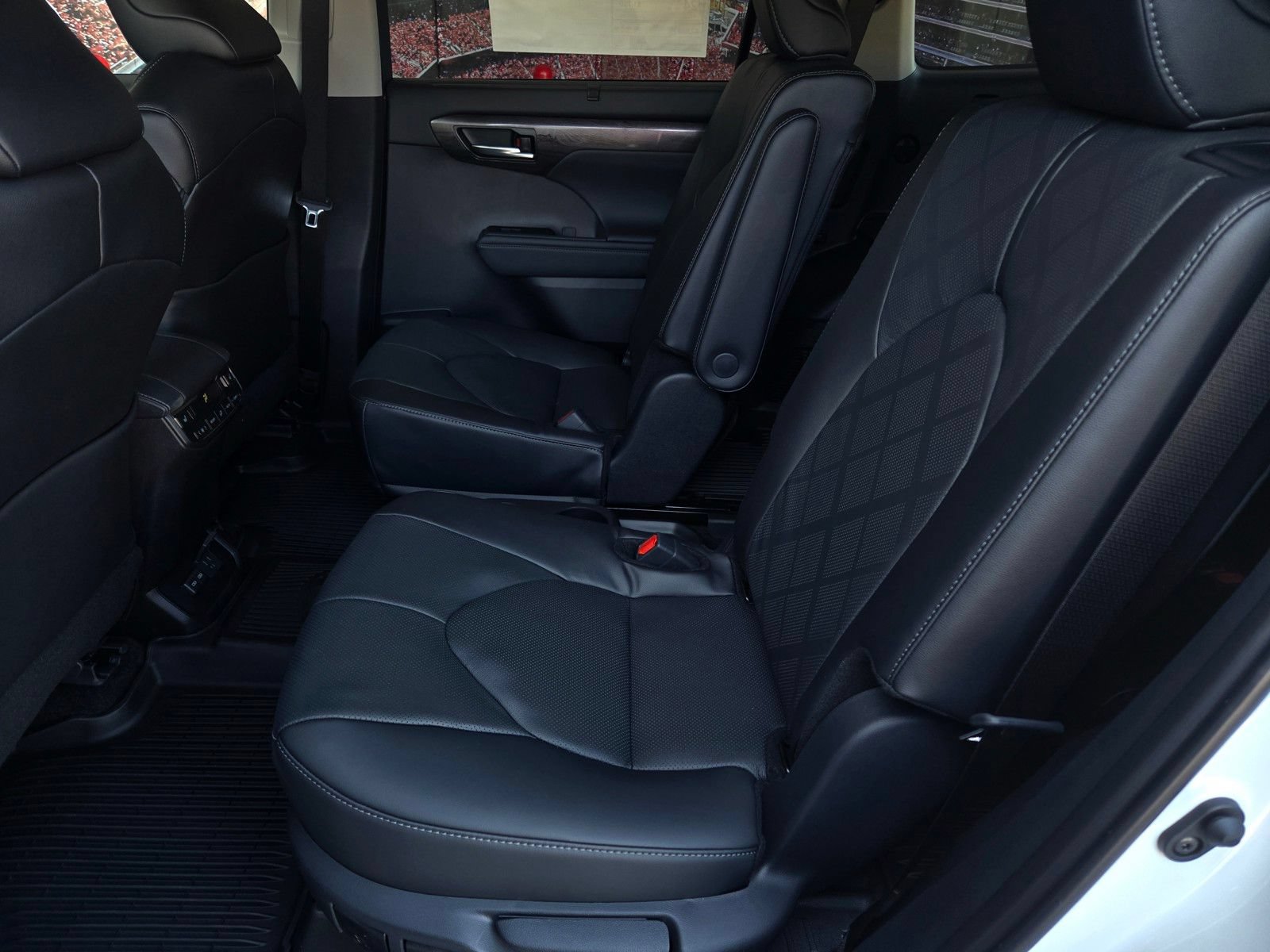 New 2026 Toyota Highlander Platinum AWD/4WD image 8