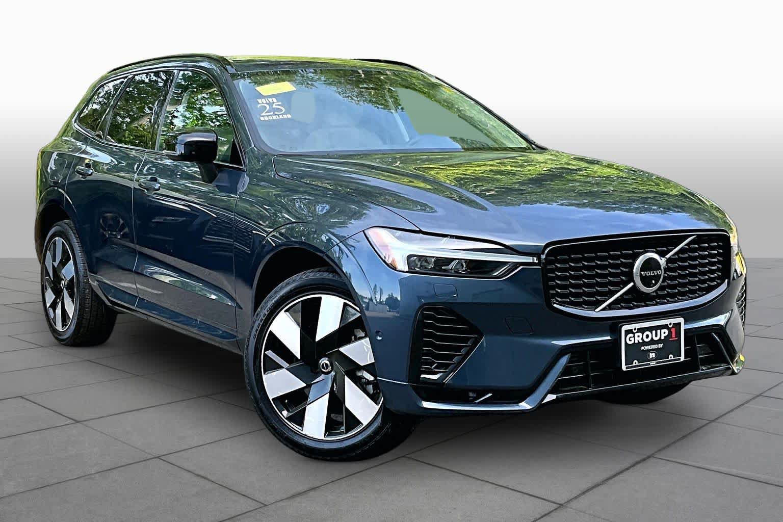 Used 2025 Volvo XC60 T8 Plus w/ Climate Package AWD/4WD image 3