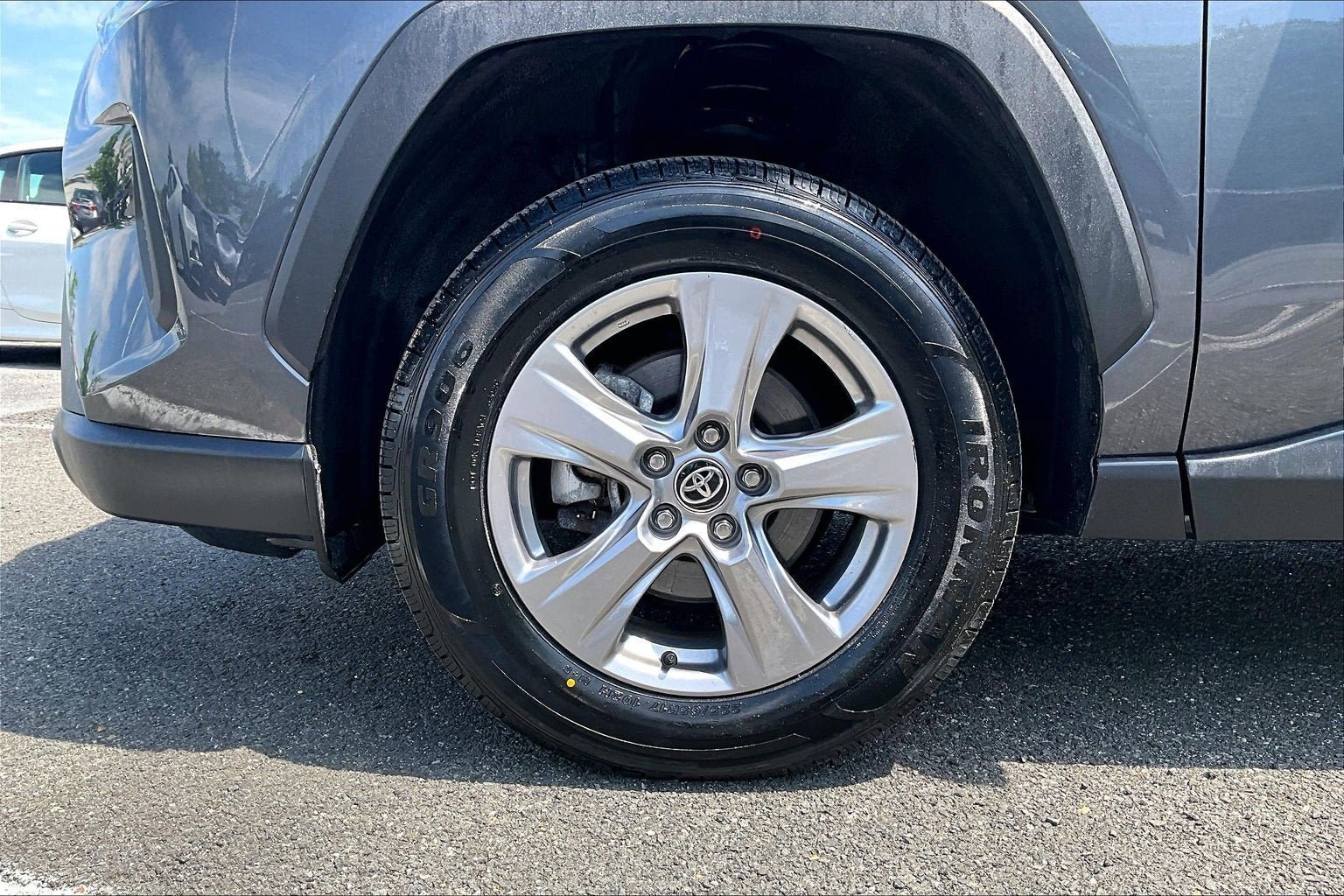 Used 2025 Toyota RAV4 XLE AWD/4WD image 9