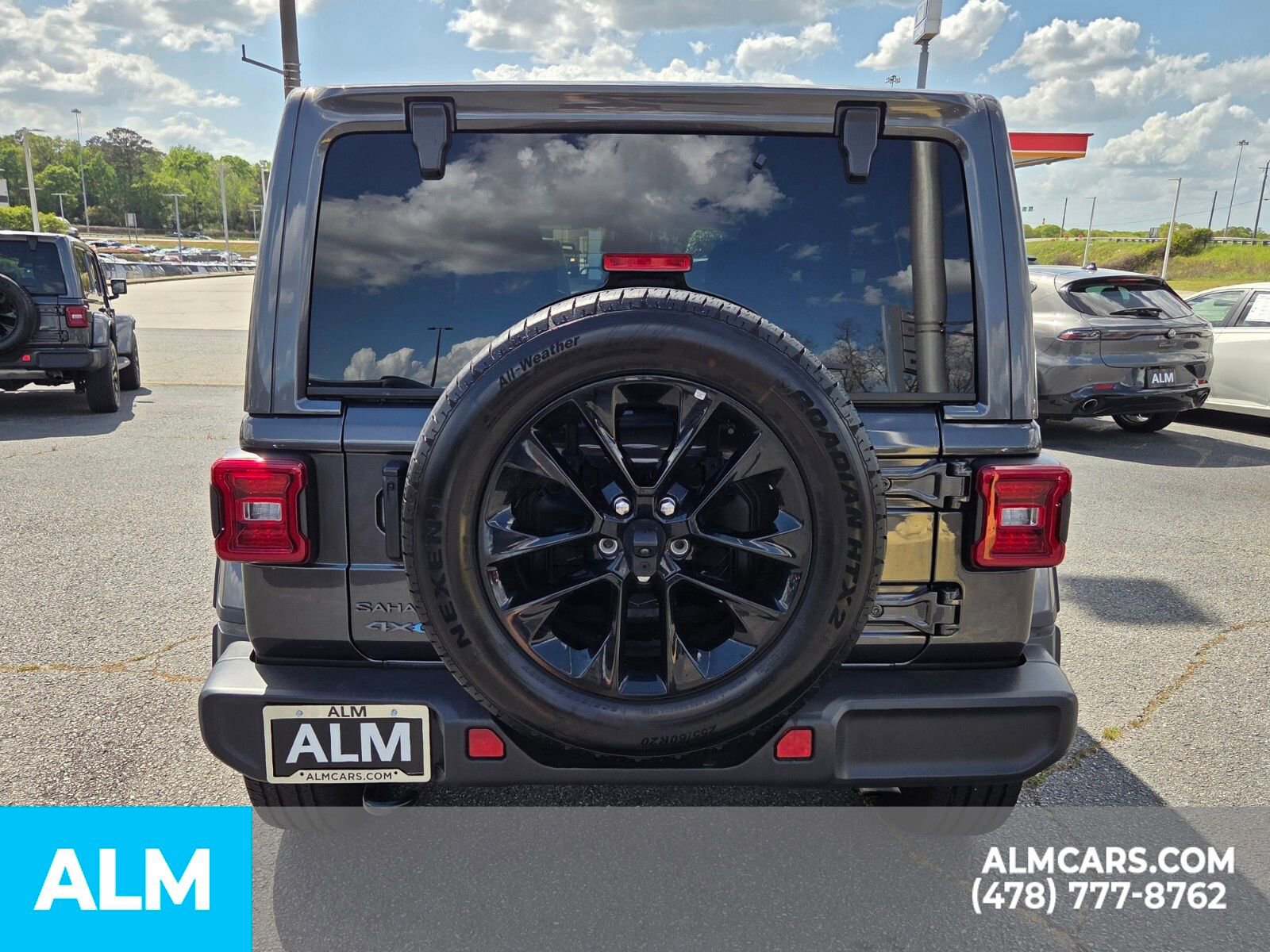 Used 2025 Jeep Wrangler Unlimited Sahara AWD/4WD image 10