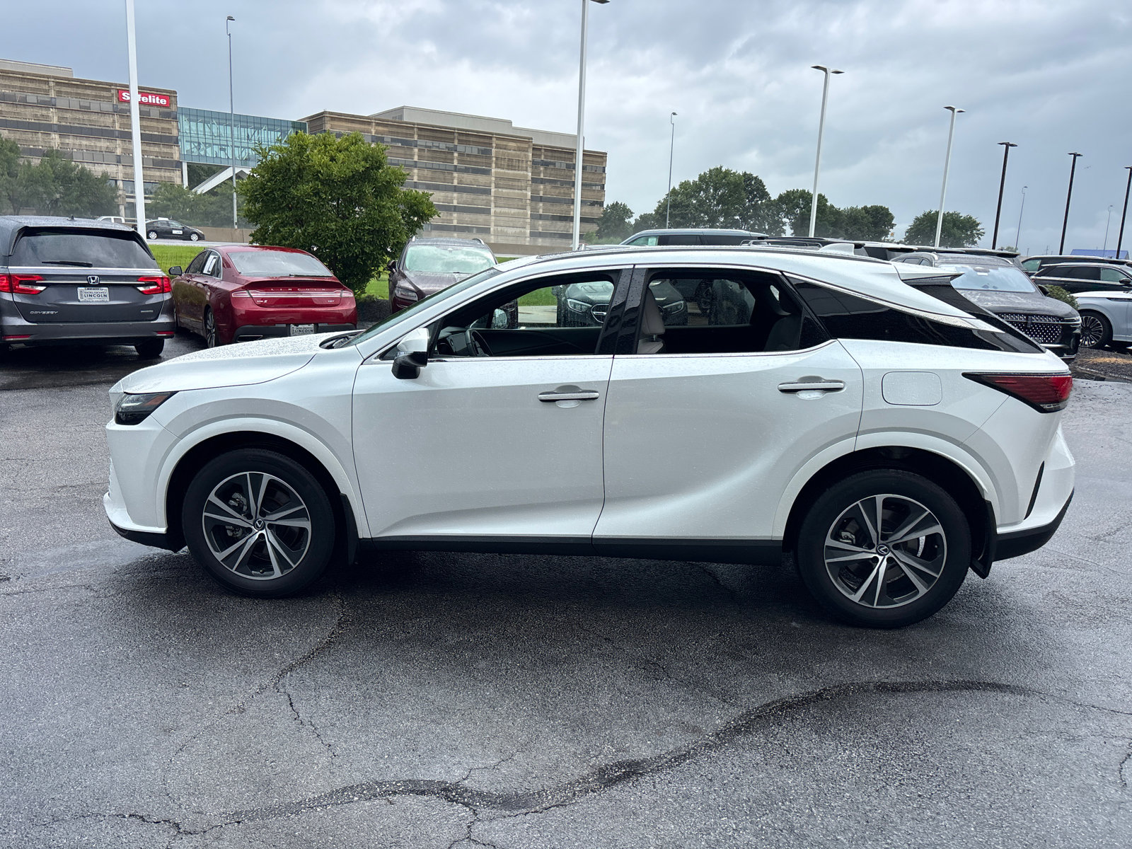 Used 2023 Lexus RX 350 Premium Plus w/ Accessory Package AWD/4WD image 4