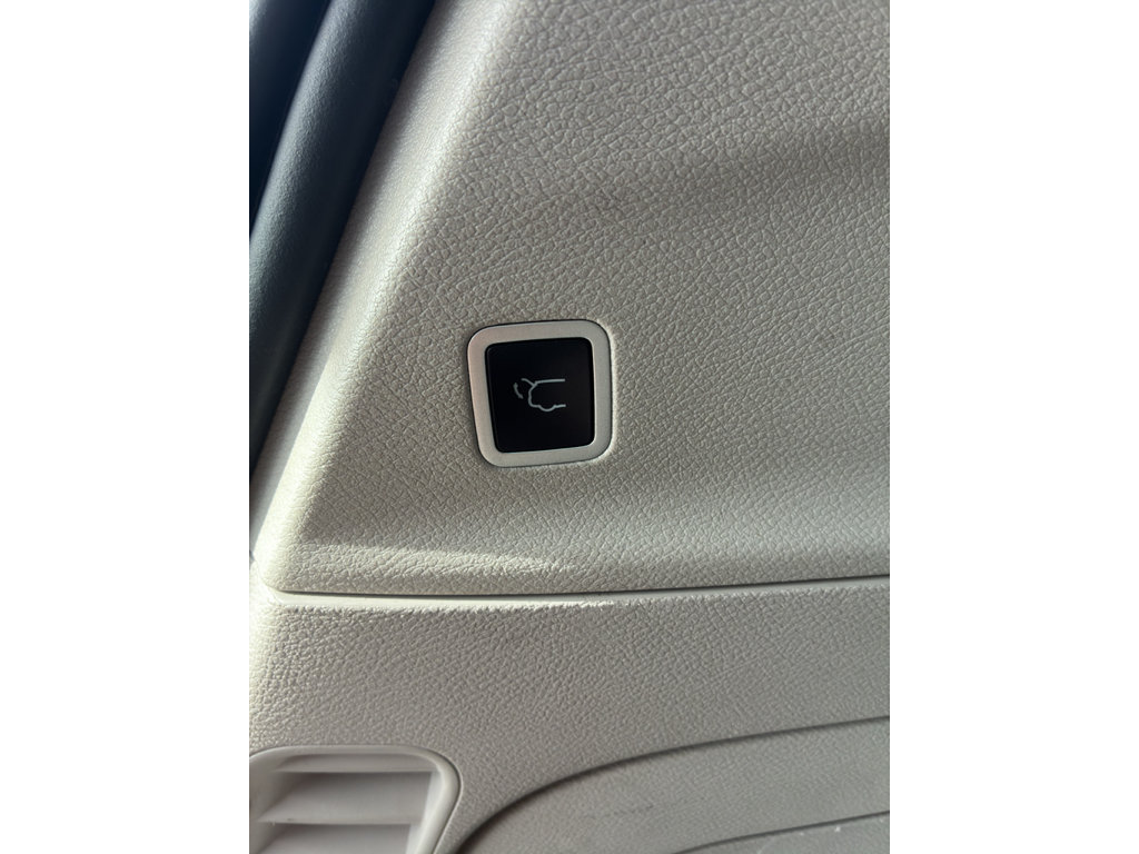 Used 2023 Chrysler Pacifica Touring-L FWD image 10
