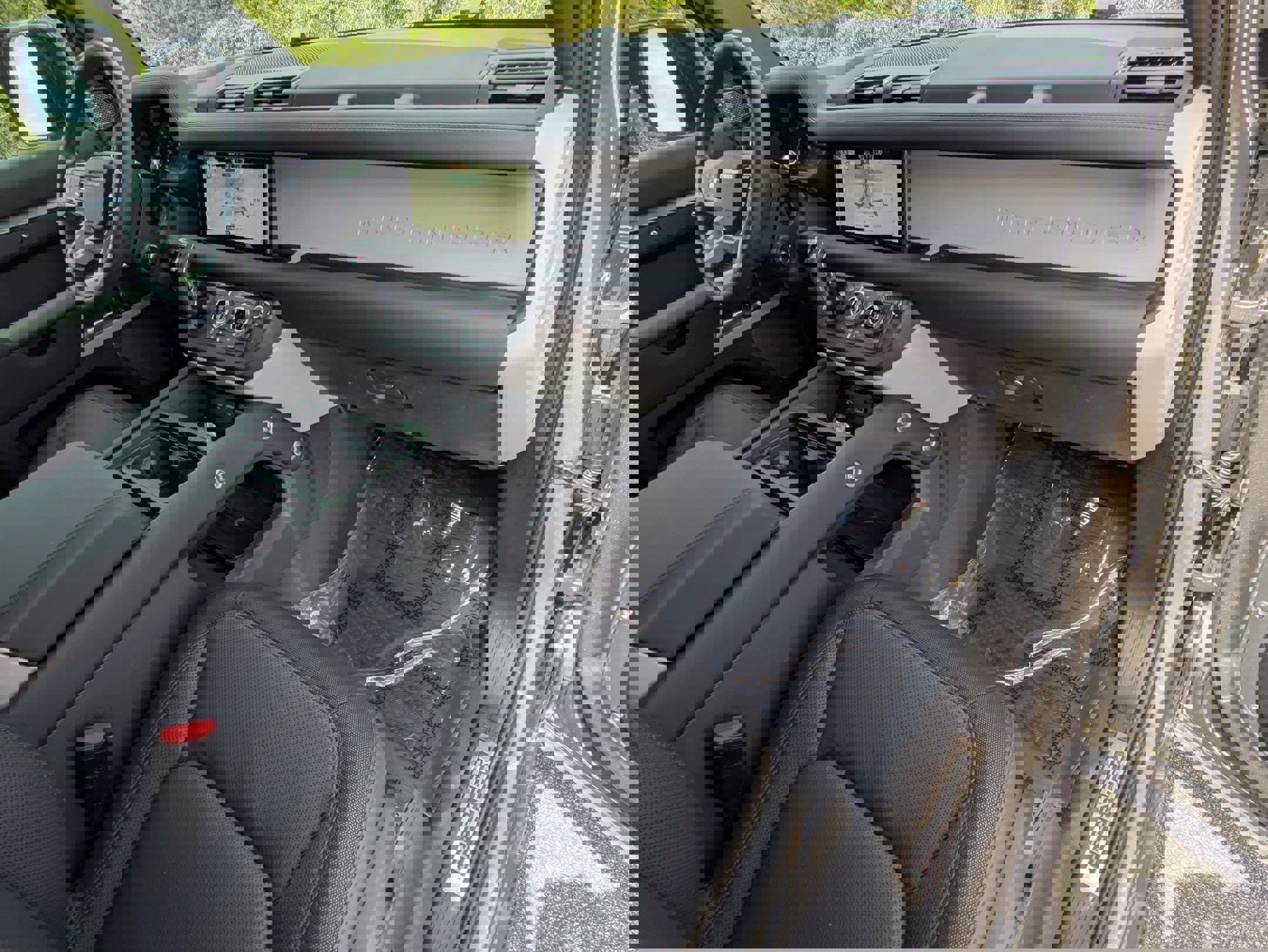 Certified 2024 Land Rover Defender 110 X-Dynamic SE image 30