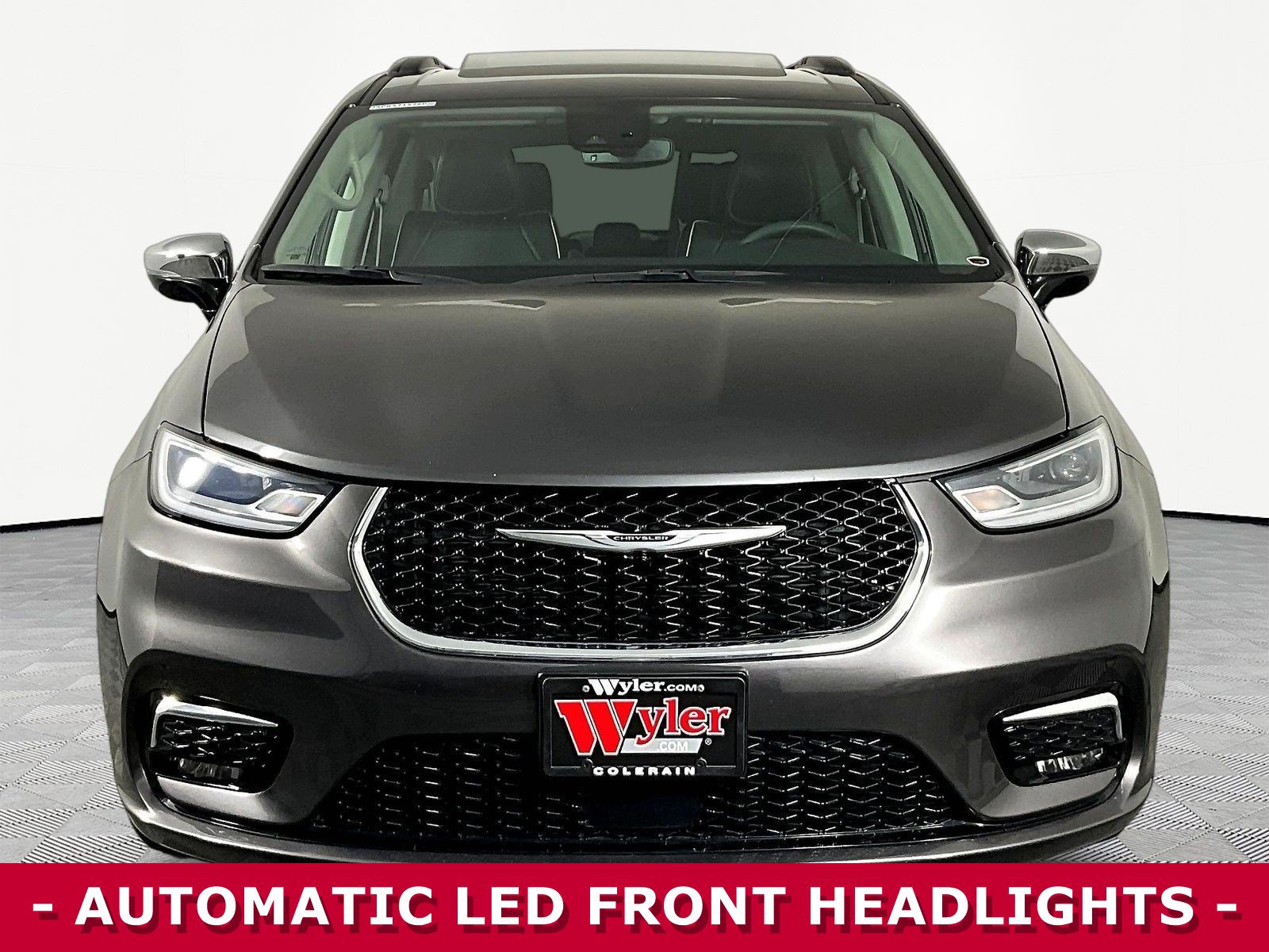 Used 2023 Chrysler Pacifica Limited FWD image 2