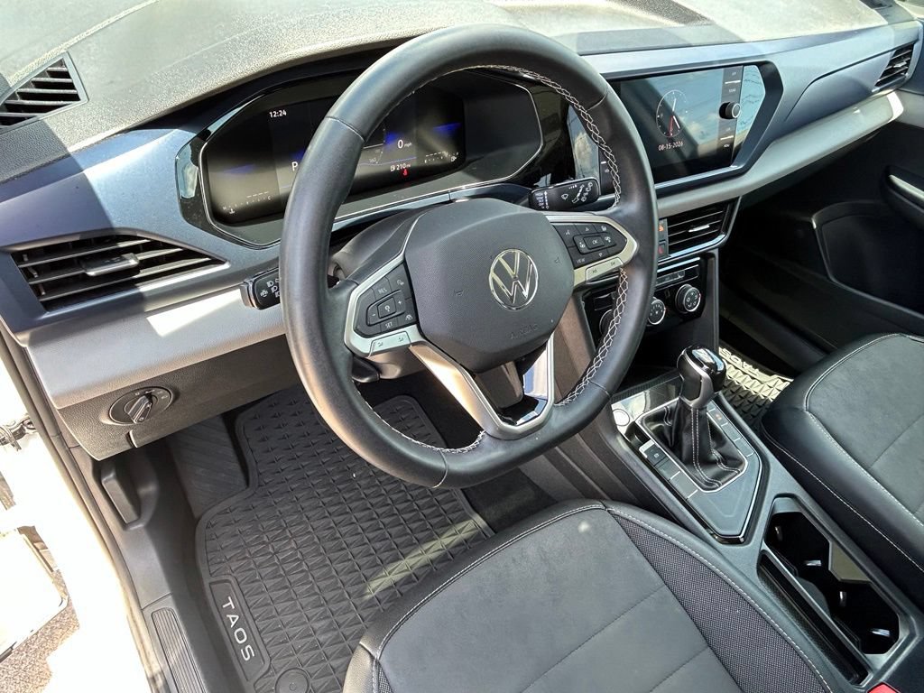 Certified 2023 Volkswagen Taos SE w/ Panoramic Sunroof Package FWD image 17
