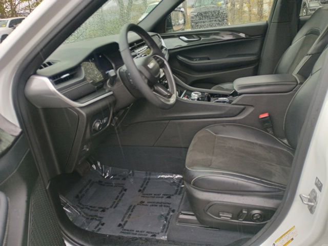 Used 2023 Jeep Grand Cherokee Altitude AWD/4WD image 25