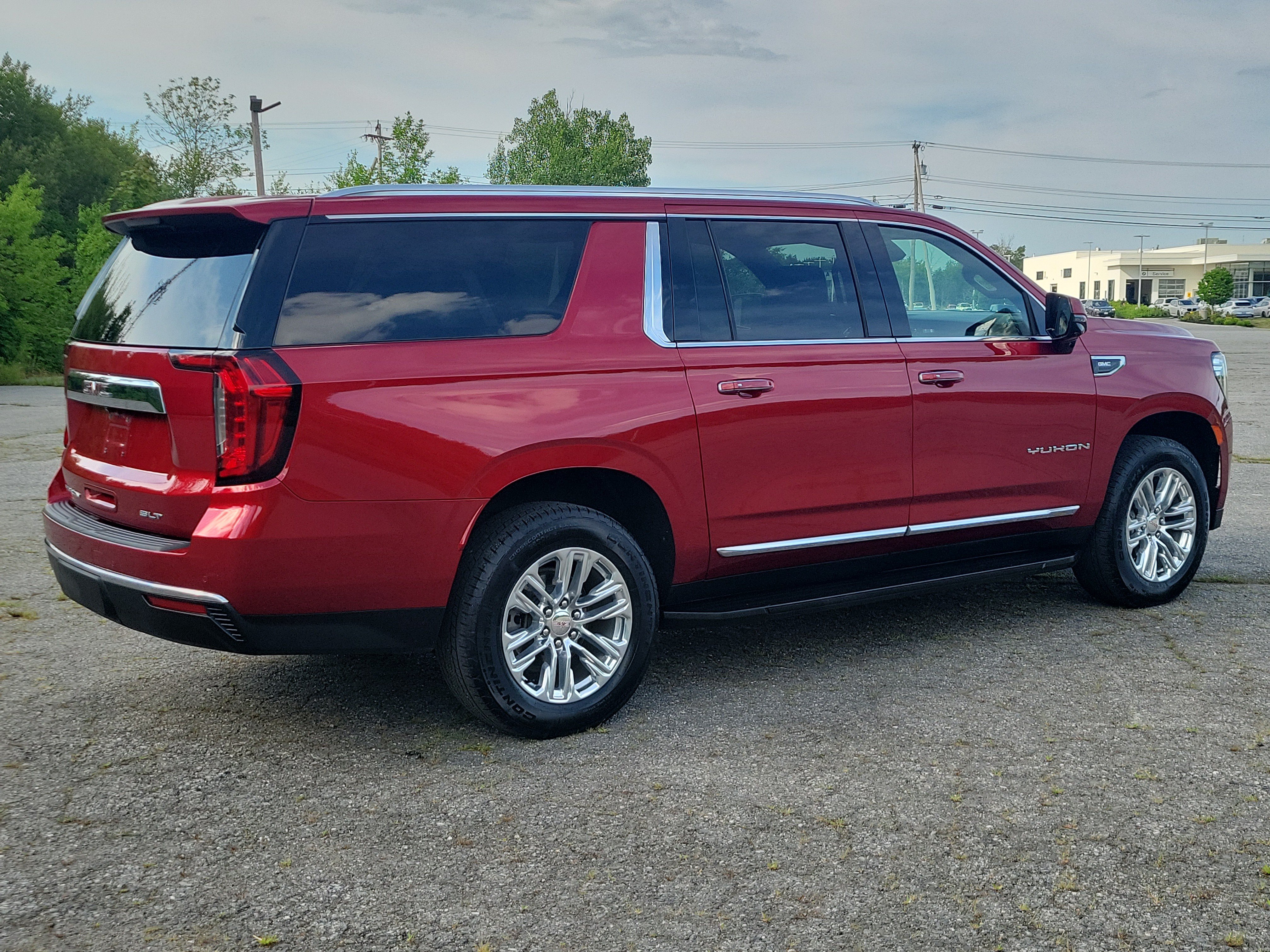 Used 2024 GMC Yukon XL SLT w/ SLT Luxury Package AWD/4WD image 5