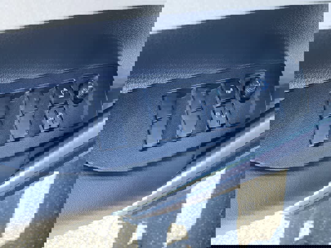 Used 2026 Toyota Corolla Cross L image 13