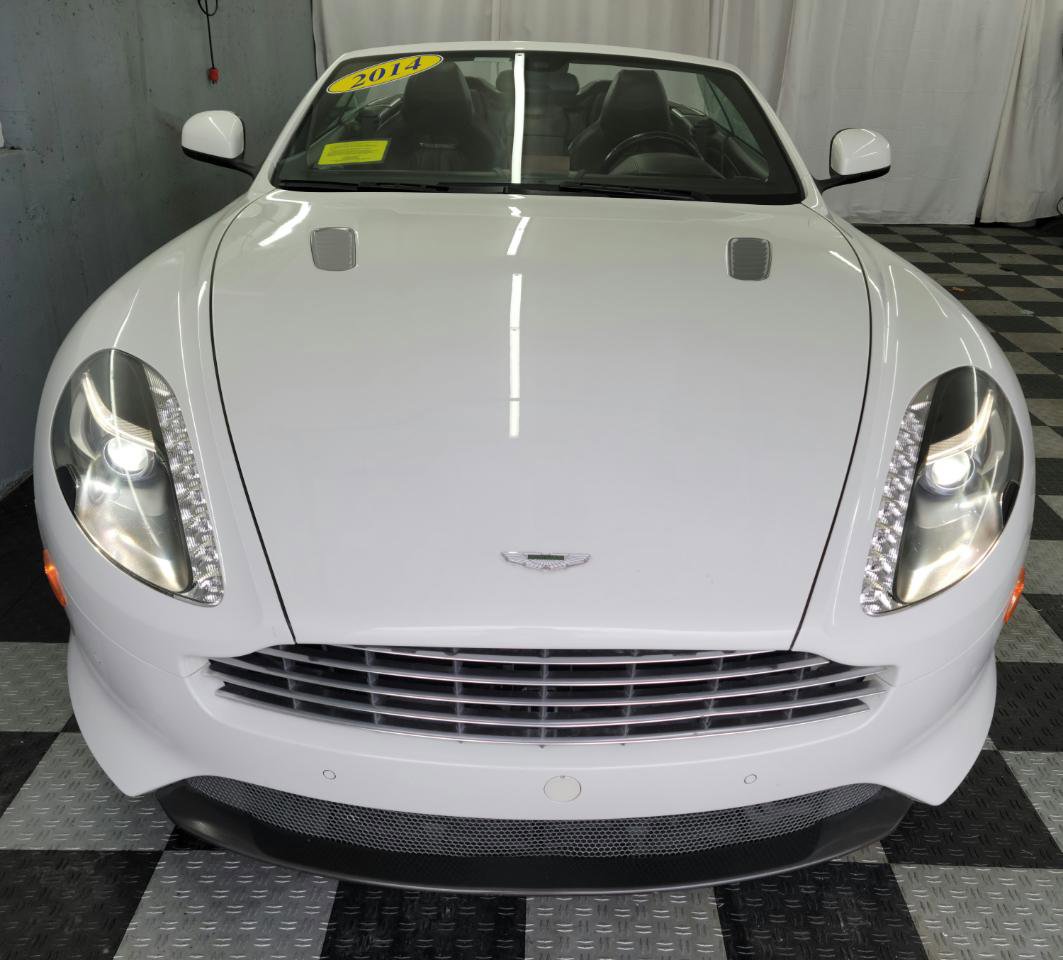 Used 2014 Aston Martin DB9 Volante RWD image 2