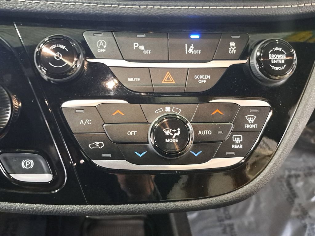 Certified 2024 Chrysler Pacifica Touring image 25