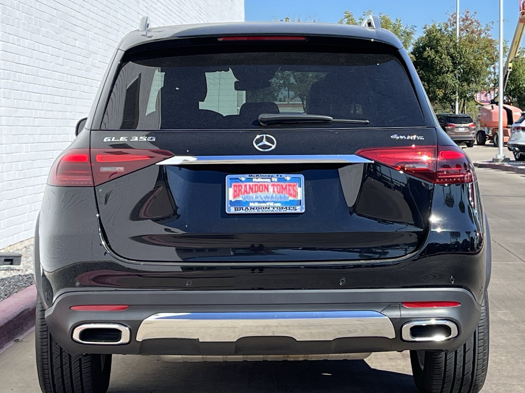 Used 2025 Mercedes-Benz GLE 350 4MATIC w/ Driver Assistance Package image 6