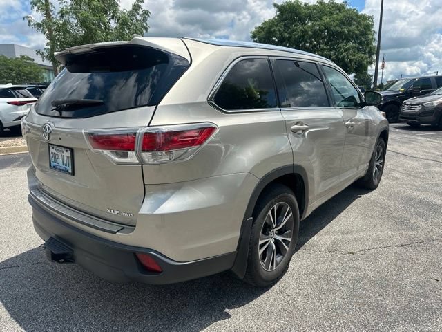 Used 2016 Toyota Highlander XLE AWD/4WD image 3