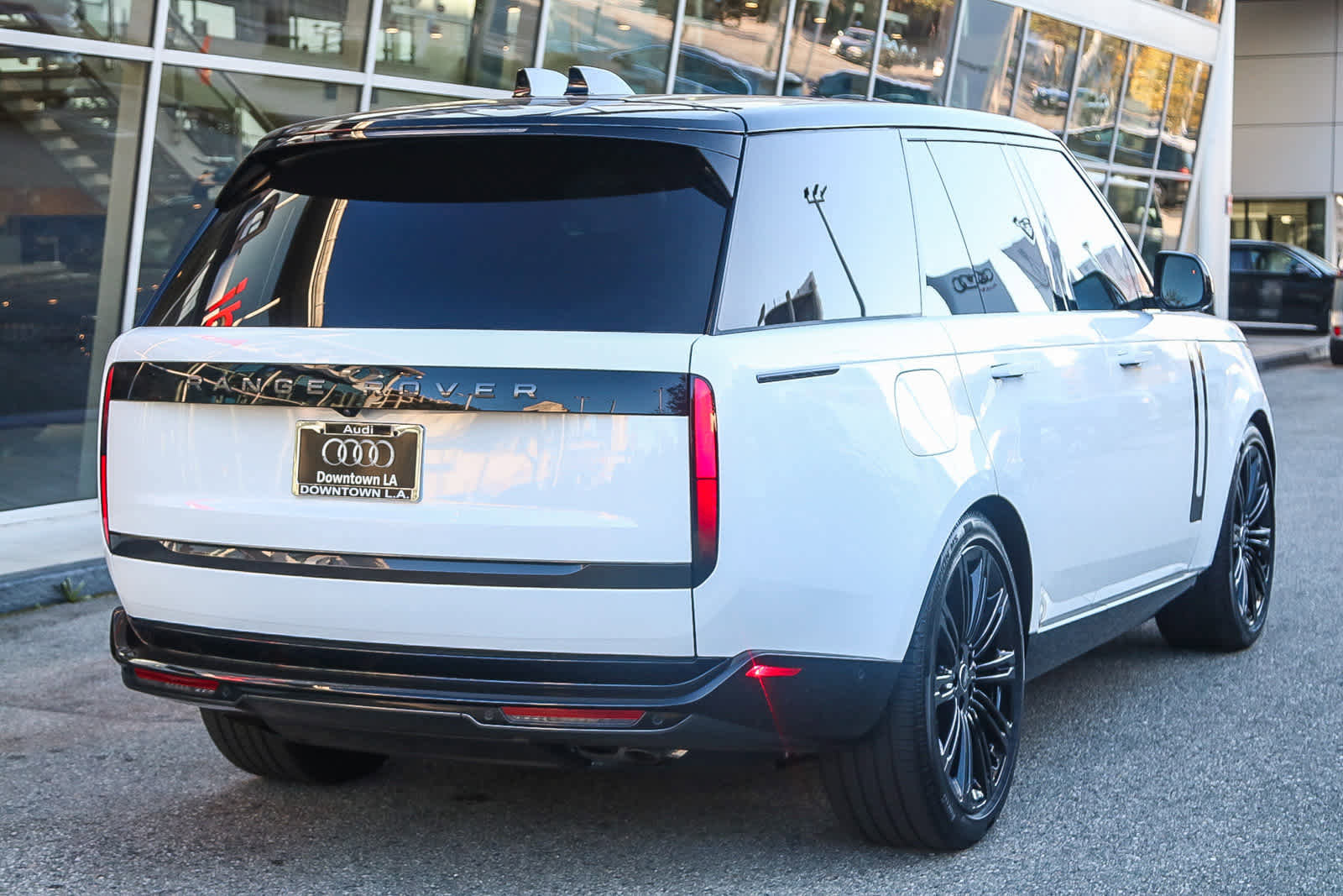 Used 2025 Land Rover Range Rover SE image 6