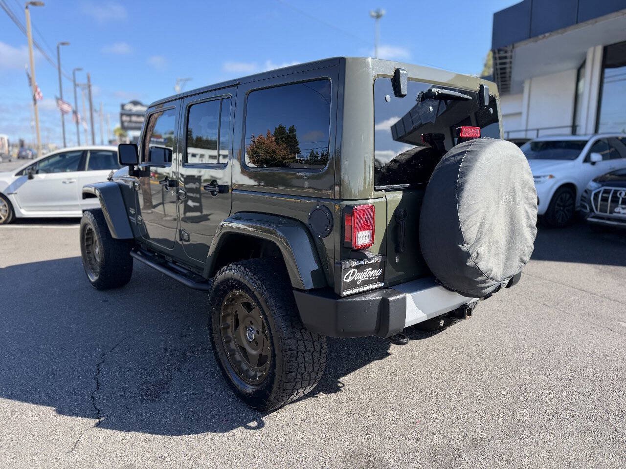 Used 2015 Jeep Wrangler Unlimited Sahara w/ Max Tow Package AWD/4WD image 3