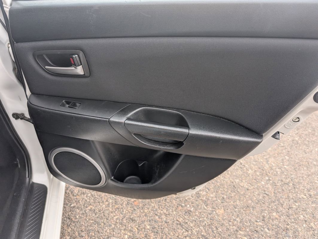 Used 2006 MAZDA MAZDA3 s image 25