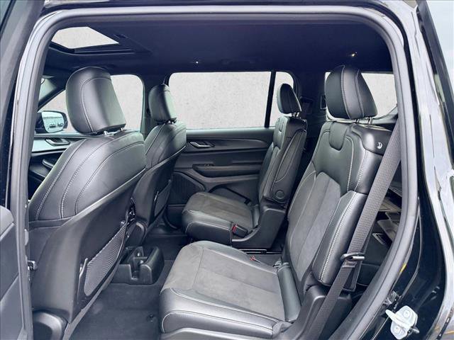 Used 2025 Jeep Grand Cherokee L Altitude image 18