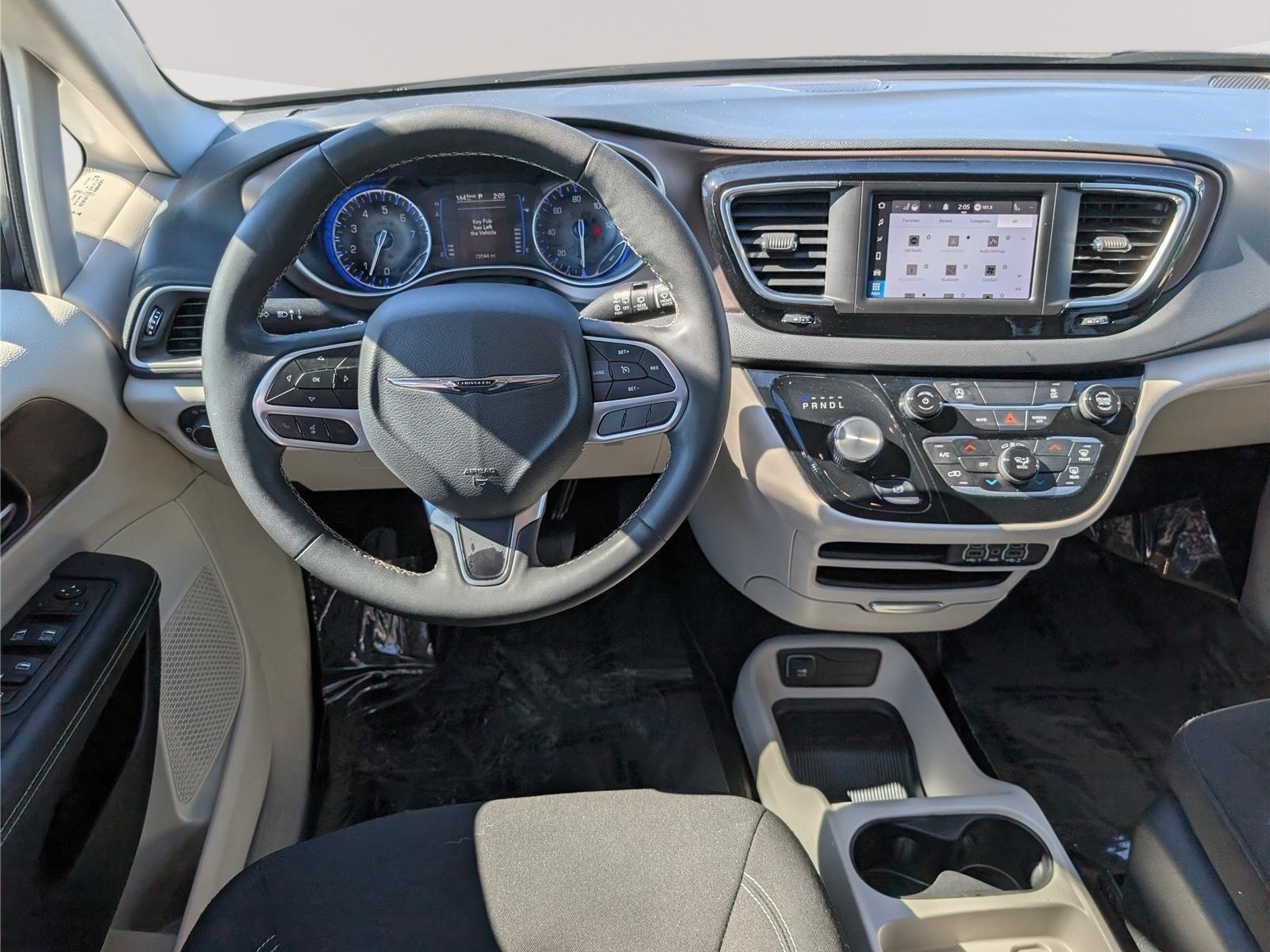 Used 2023 Chrysler Voyager LX FWD image 17