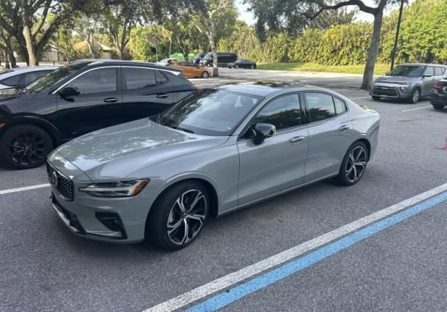 Used 2024 Volvo S60 B5 Ultimate AWD/4WD image 2