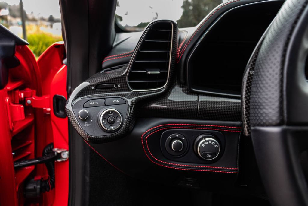 Used 2015 Ferrari 458 Italia Coupe RWD image 38